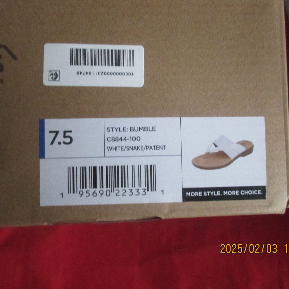 Cliffs by White Mountain Bumble Thong Sandal $49 - US Size 7 1/2 - White - 1155 - Picture 11 of 11